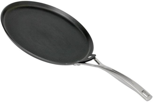 Le Creuset Cast Iron Crepe Pan/ Skillet 27 