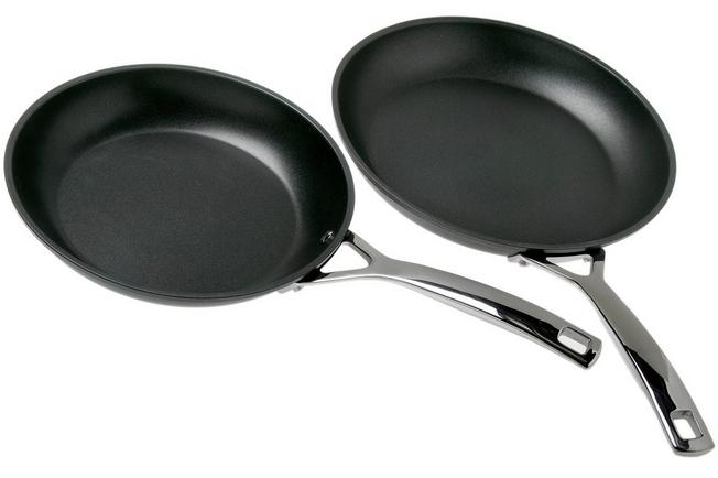 Le Creuset Les Forgées aluminium 2-piece frying pan set. 24cm and 28cm | Advantageously shopping Knivesandtools.com