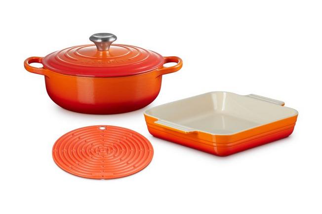 https://assets.katogroup.eu/i/katogroup/LCG1000010901_01_lecreuset?%24product-image%24=&fmt=auto&h=434&w=652