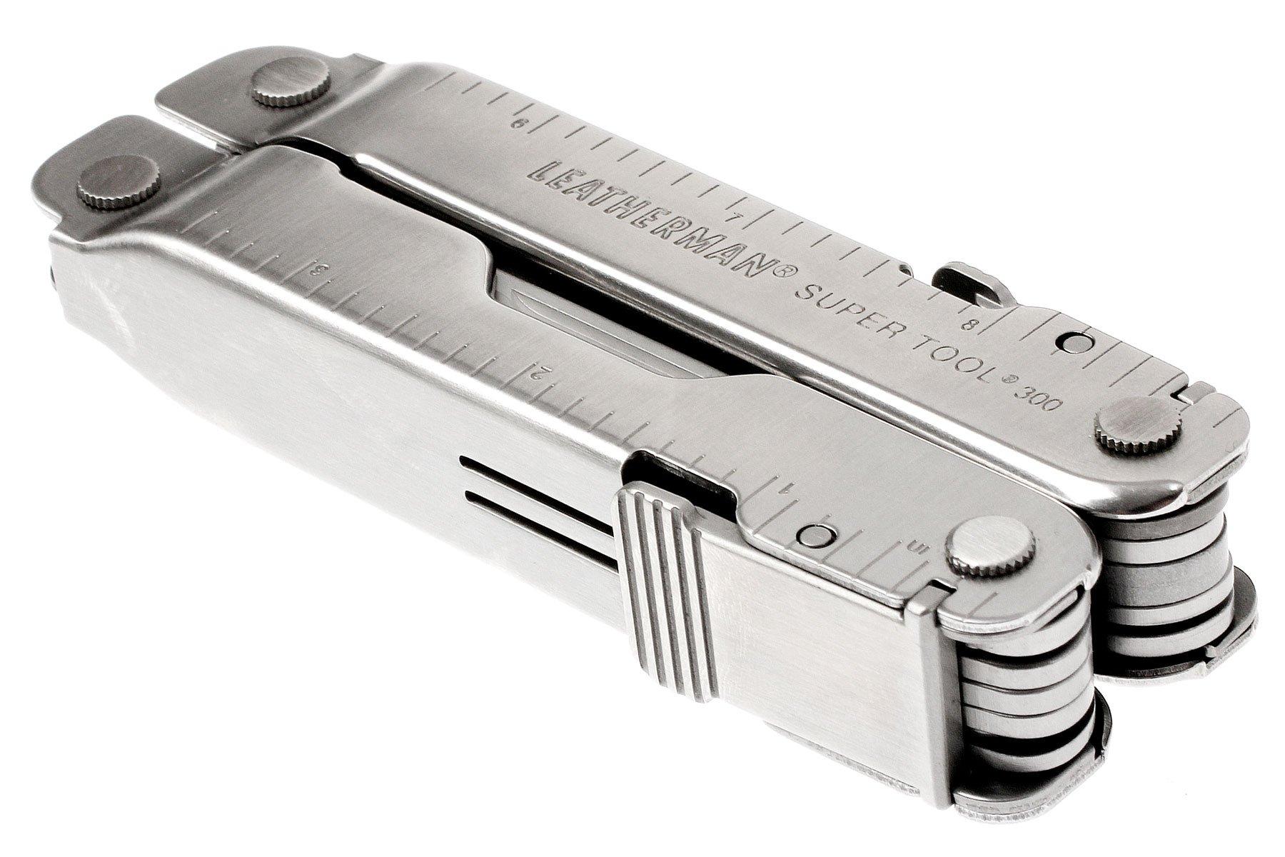 How do you close the blades on a leatherman super tool