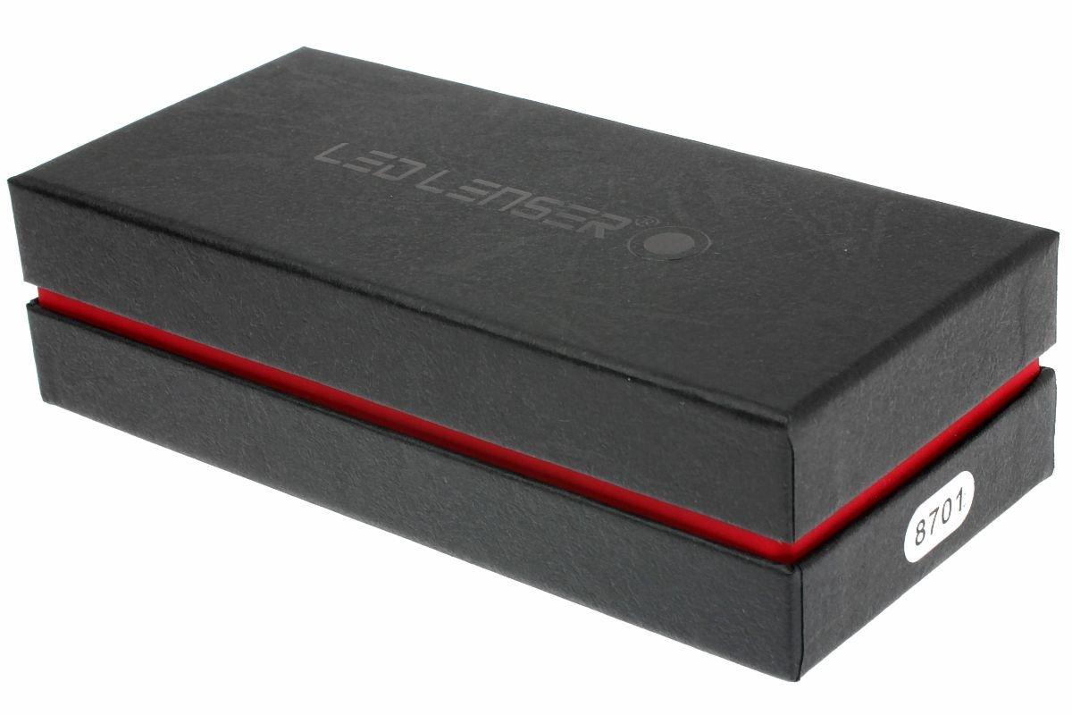 Ledlenser F1 | Achetez à prix avantageux chez knivesandtools.fr