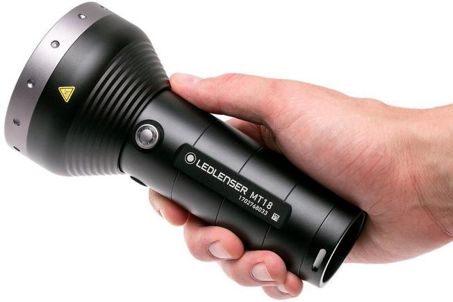 Torcia led professionale - Led Lenser MT18 3000 lumen 96h