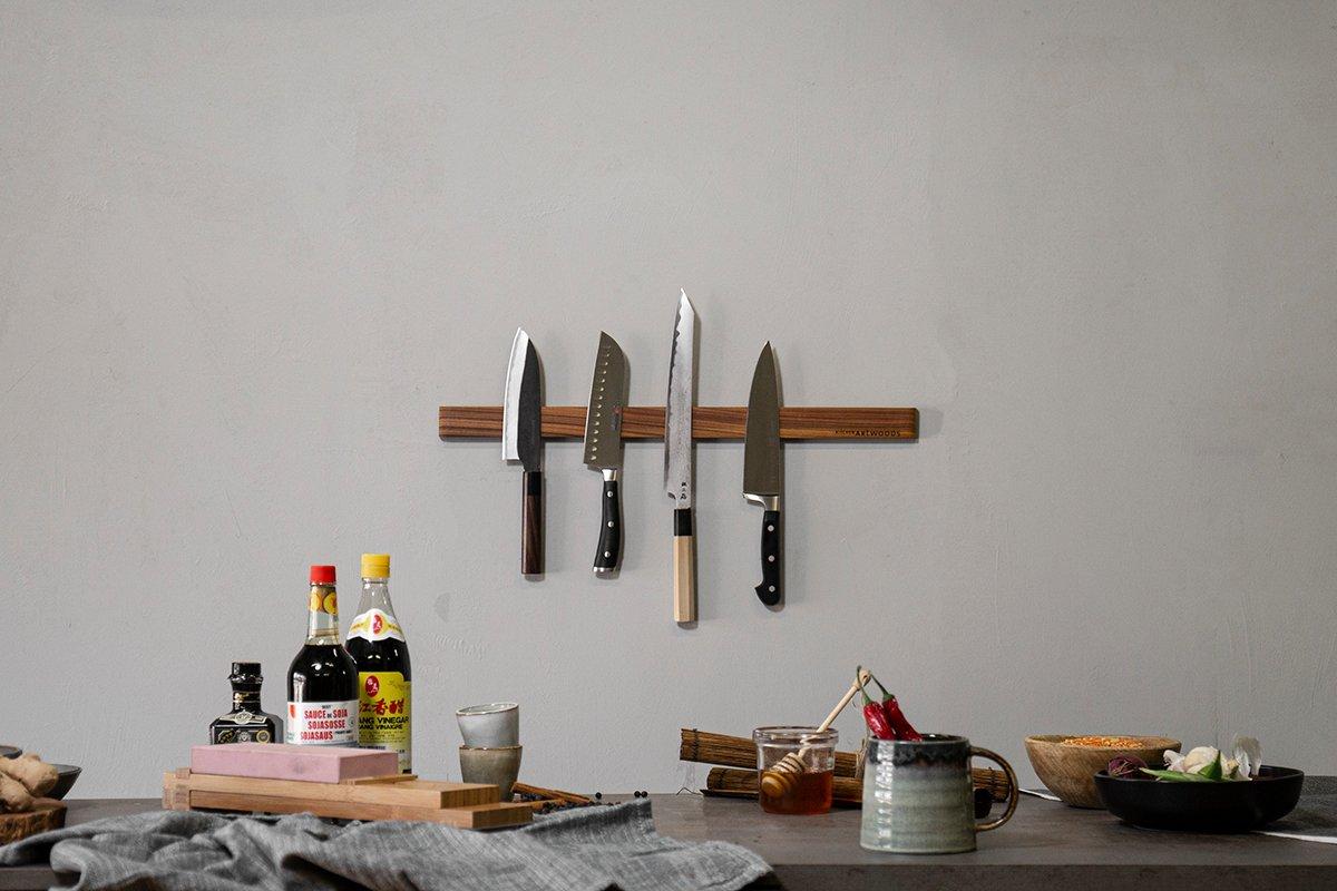 Line-up employee Knivesandtools: Tim