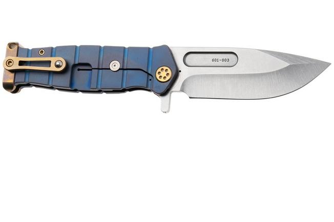 Afbeelding voor Medford USMC Fighter Flipper 26-UFF-05 Tumbled S35VN Blade, Blue Titanium Handles, Bronze Hardware and Pommel, zakmes