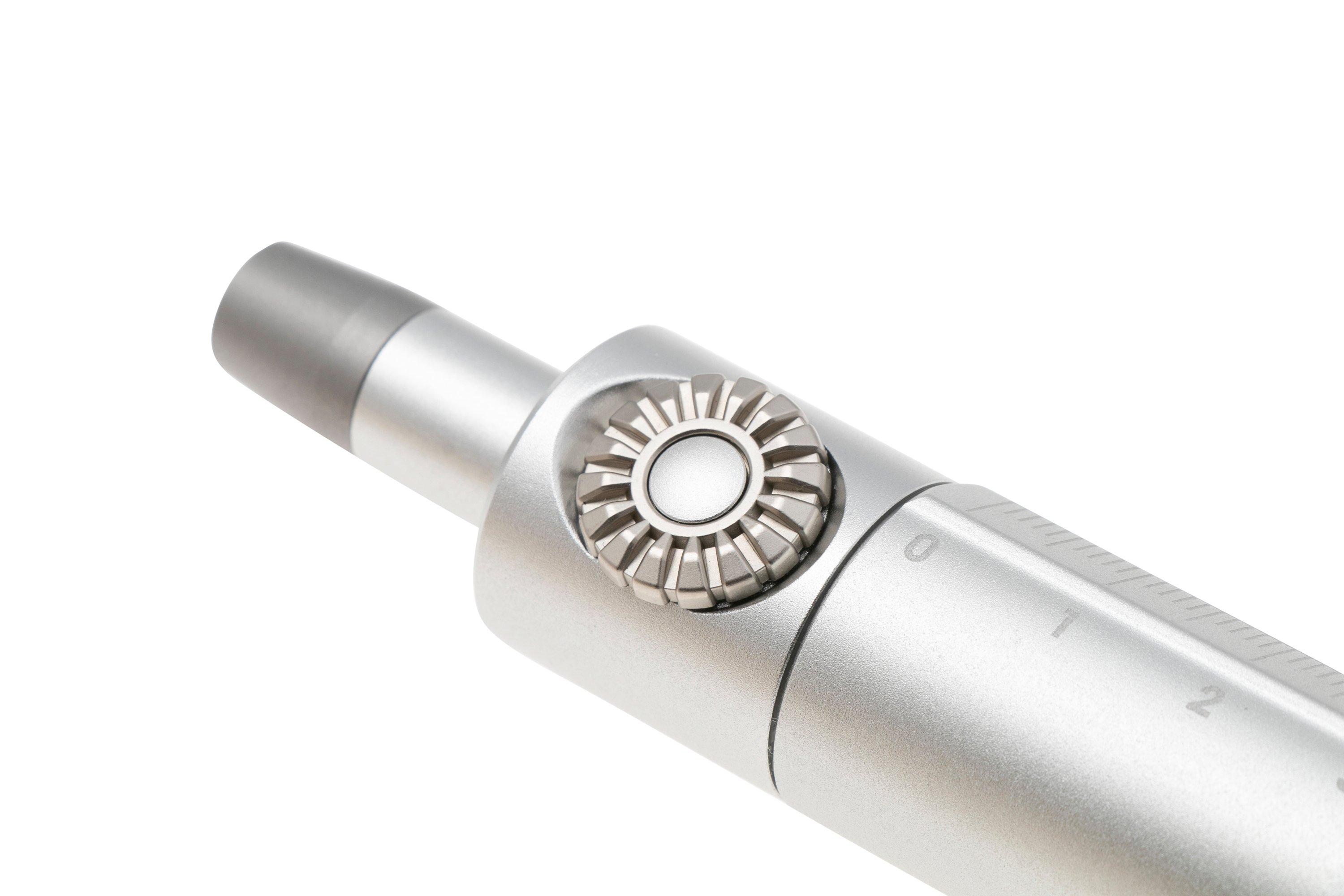 Nitecore GEM8 flashlight to identify gem stones
