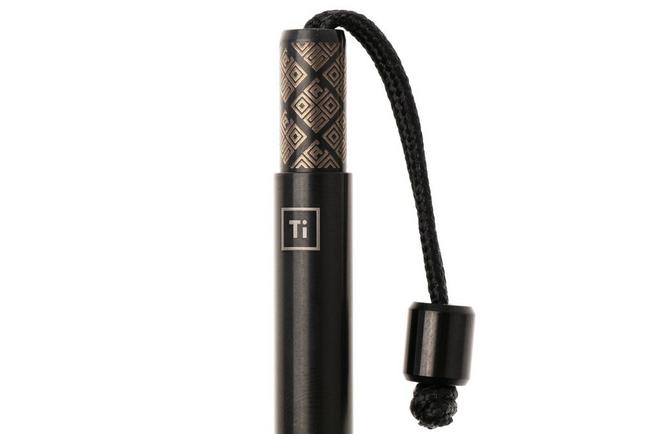Afbeelding voor Ocaso x Big Idea Design 81TBL Titanium Mini Pen, Black DLC, everyday carry mini pen