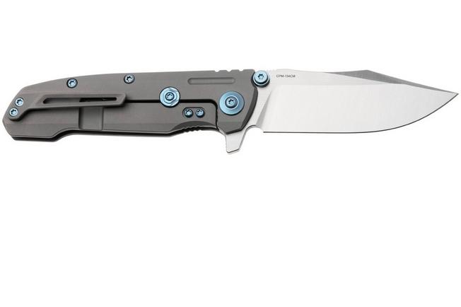 Afbeelding voor Reate District 9 V2, 9DV2-BE-SAT-TI-BLU, Satin 154CM, Bead Blasted Titanium, Blue Hardware zakmes