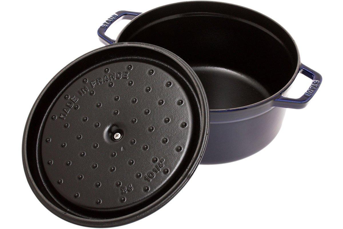 Staub braadpan - cocotte 26cm, 5,2L, blauw met stoominzet | Voordelig kopen bij knivesandtools.nl Staub braadpan - cocotte 26cm, 5,2L, blauw met stoominzet | Voordelig kopen bij knivesandtools.nl