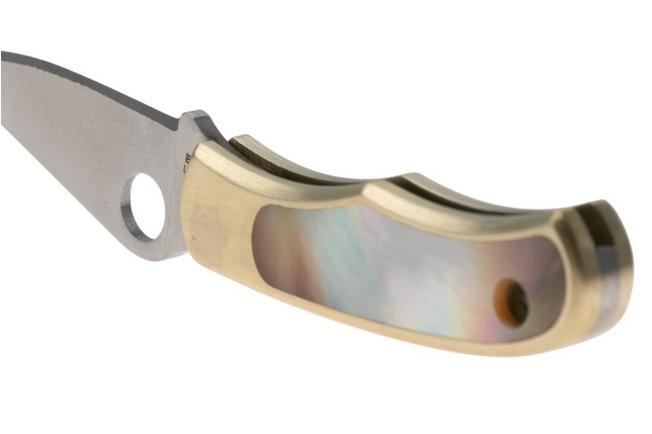 Immagine per Spyderco Bug C133AP Satin 12C27, Nickel Silver Abalone, coltello da tasca portachiavi