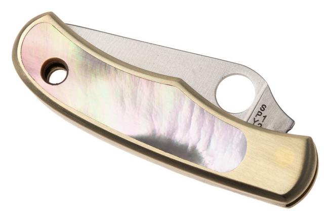 Immagine per Spyderco Bug C133AP Satin 12C27, Nickel Silver Abalone, coltello da tasca portachiavi