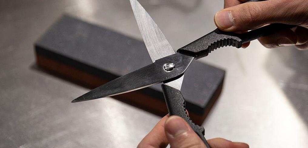 How do you sharpen scissors?