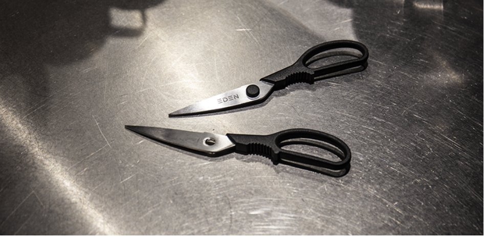 how do you scissor