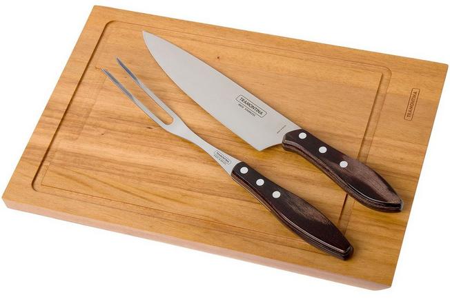 Churrasco meat on a cutting board next to a knife