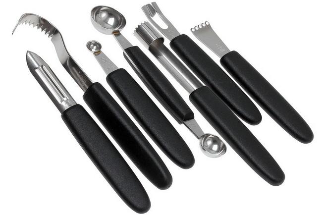 What Are Garnishing Tools?