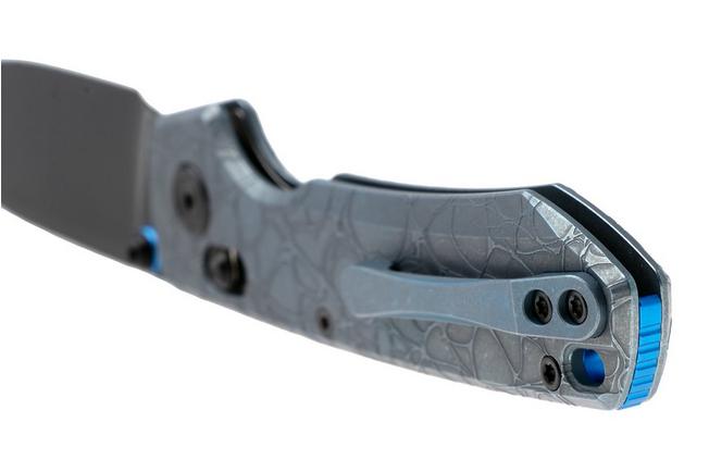 Afbeelding voor Vosteed Raccoon TiSlim A4510, Black Stonewash S35VN, Blue Titanium zakmes, Yue Dong design