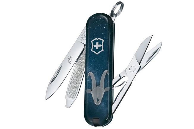 Afbeelding voor Victorinox Classic SD Zodiac Signs 2026, Capricorn 0.6223.2CAP Zwitsers zakmes