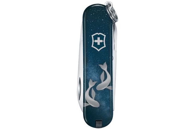 Image pour Victorinox Classic SD Zodiac Signs 2026, Pisces 0.6223.2PIS Couteau suisse