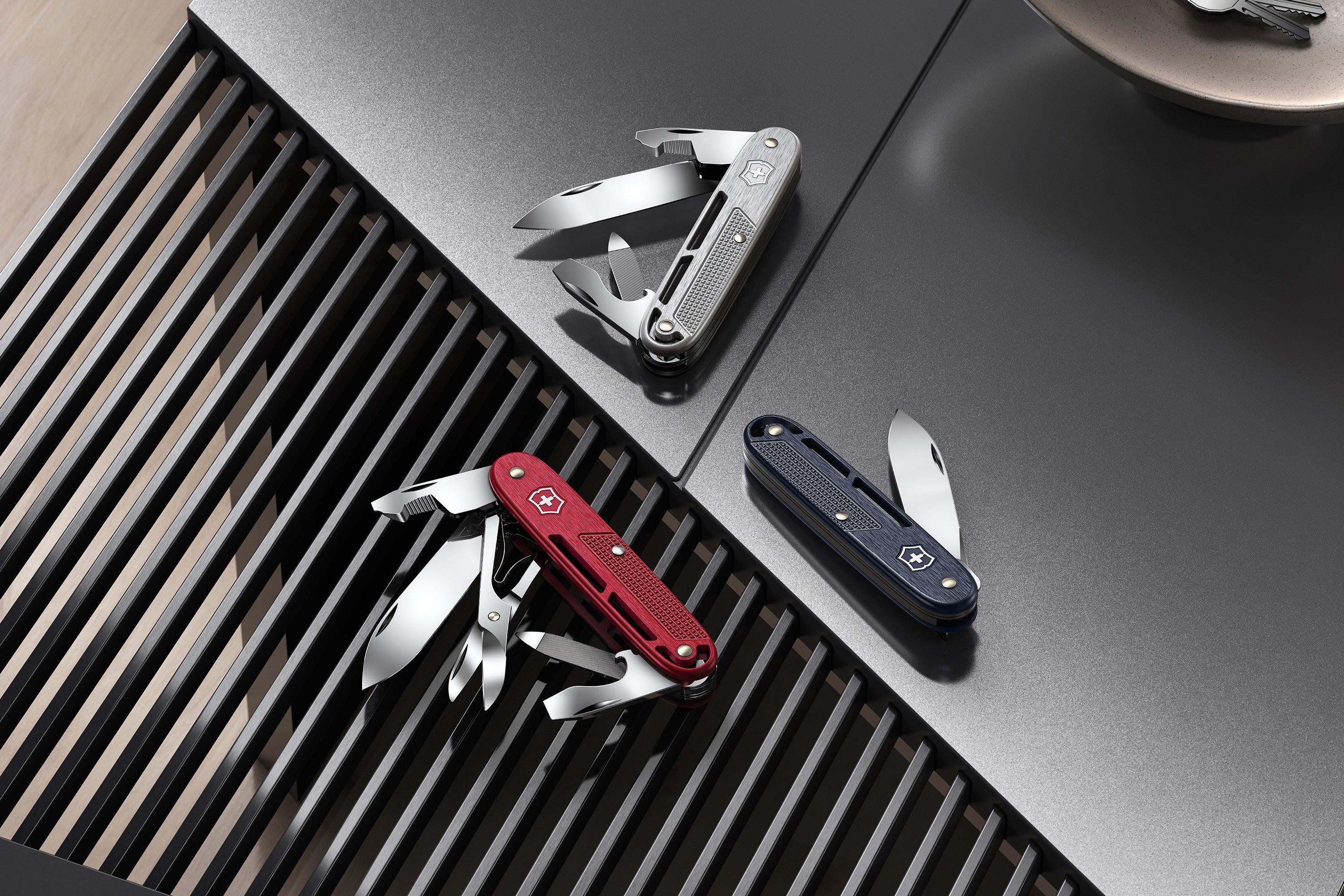 Victorinox Synergy X Alox Refined Collection 0.8226.20 Red, Swiss