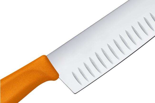 Afbeelding voor Victorinox SwissClassic 6.8526.17L9B Orange, santoku met kuiltjes, 17 cm, oranje