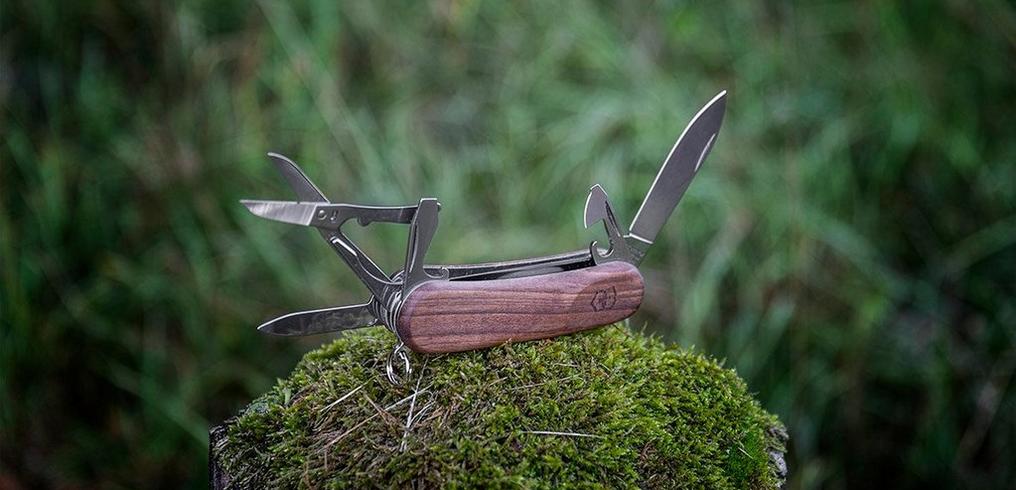 Couteau suisse avec manche en bois