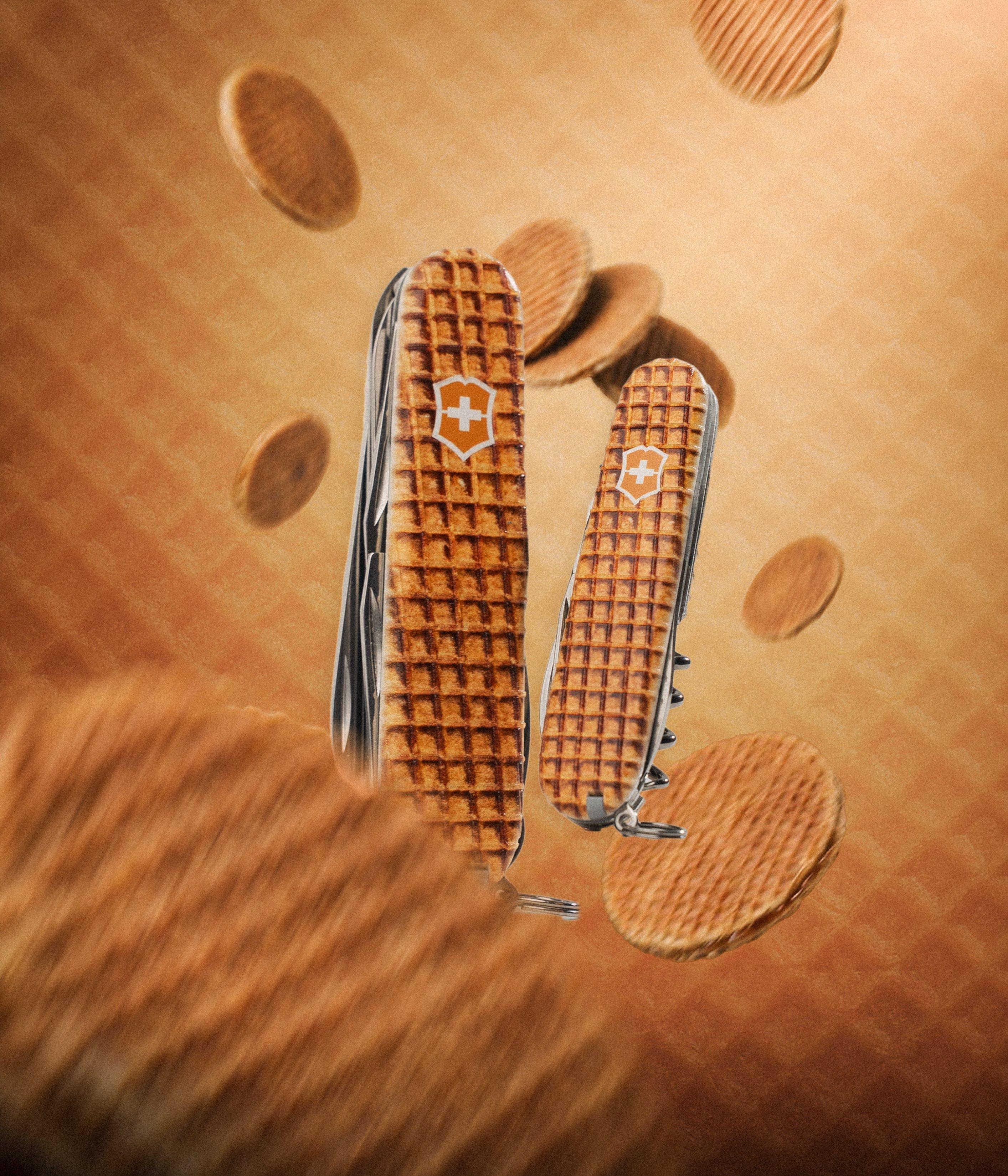 Victorinox Huntsman Spartan Stroopwafel sur un fond de stroopwafel