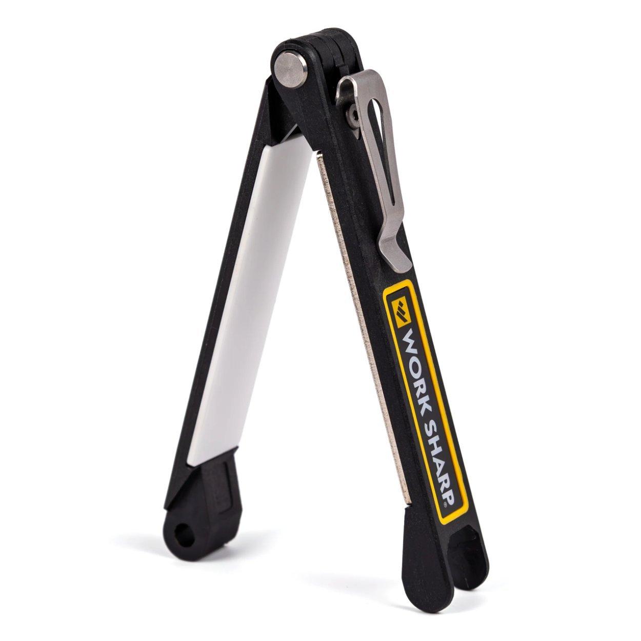 El Work Sharp Folding Field Sharpener sobre fondo blanco