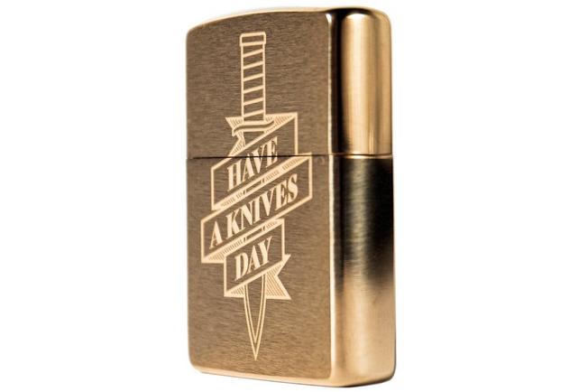 Afbeelding voor Knivesandtools Zippo Brass Brushed Knife, messing, aansteker met extra Flint en Lont