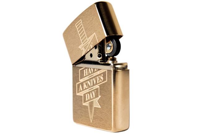 Afbeelding voor Knivesandtools Zippo Brass Brushed Knife, messing, aansteker met extra Flint en Lont