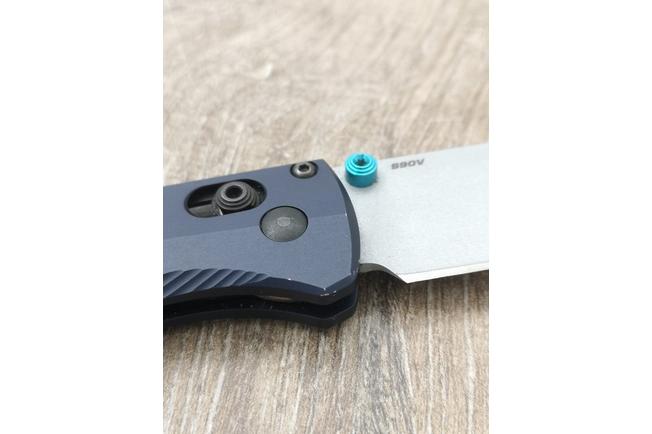 Obraz dla Nóż składany Benchmade Bugout 535SL-13 Crushed Silver Cerakote CPM S90V, Crater Blue Aluminum