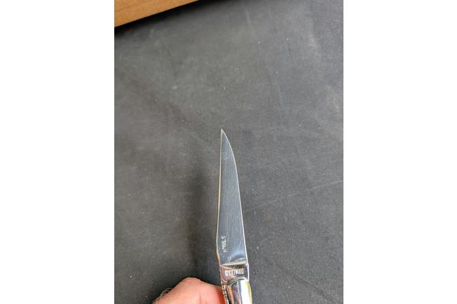 Bild für Laguiole en Aubrac 12cm Double Plates, Olivenwurzelholz, handgefeilt, L0712LLI-FSJ1