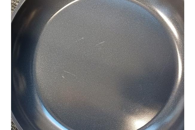Afbeelding voor Le Creuset Frying Pan, Essential Non-Stick Ceramic koekenpan, 28cm