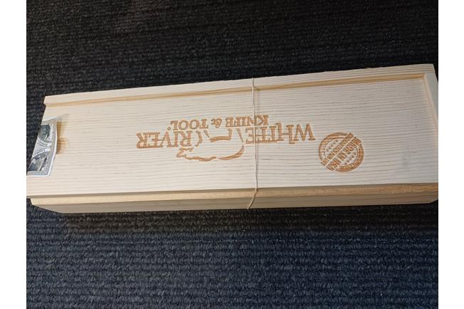 Bild für White River Knives Ursus 45 MagnaCut Black & OD Green Linen Micarta Bushcraft Messer