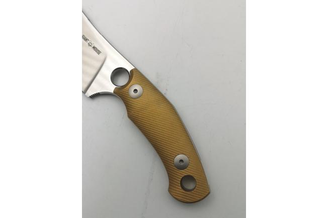 Obraz dla Nóż z głownią stałą GiantMouse GMF1-XL Brass Milled, Satin Elmax, Burgundy Leather Sheath