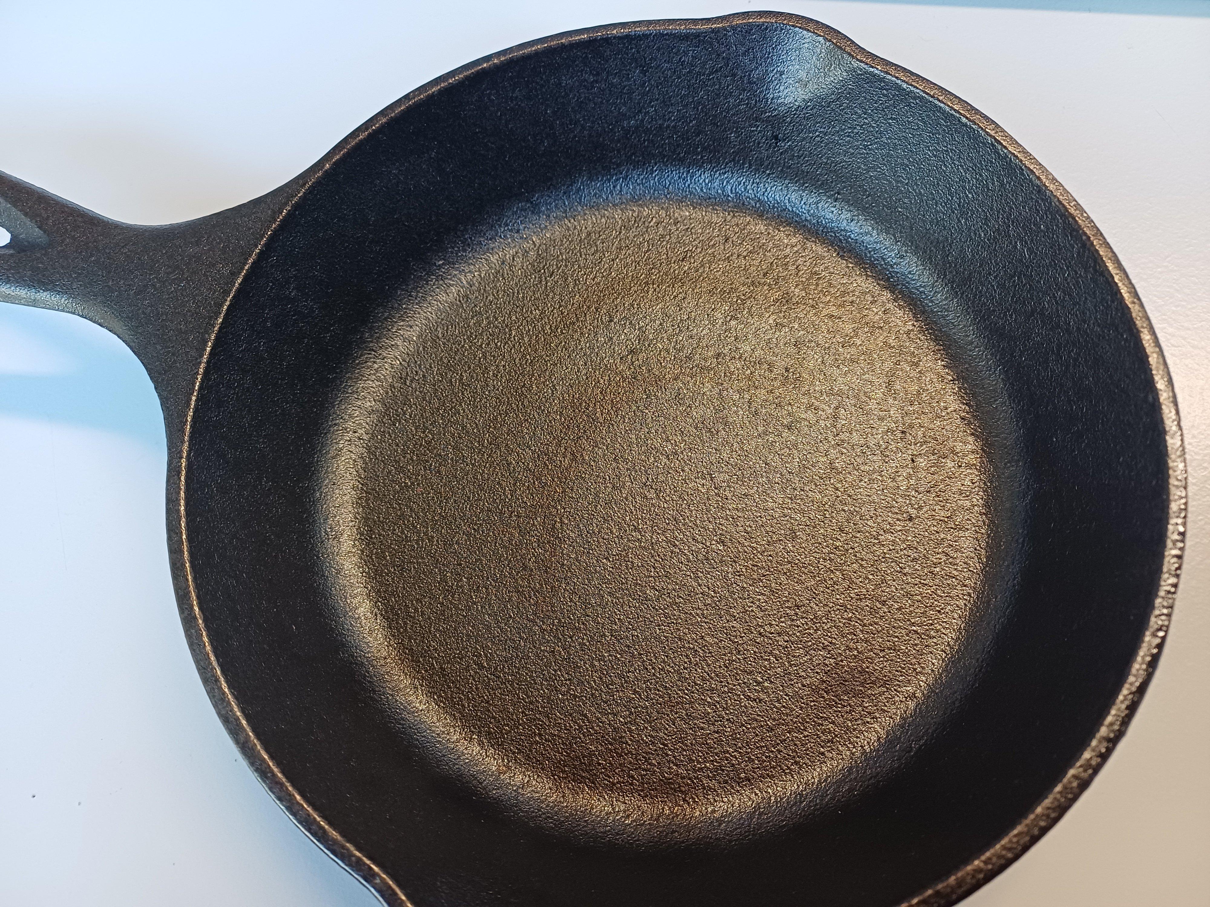 Fumoir en fonte assaisonnée de 6,5" – Lodge – La Guilde Culinaire