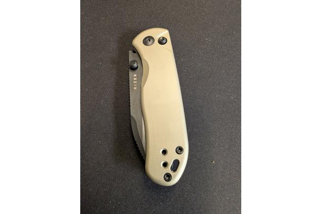 Bild für Kizer Vanguard Drop Bear 2, V3619-2CD1 Black DLC Nitro-V, Tan Aluminum, Taschenmesser, Azo Design