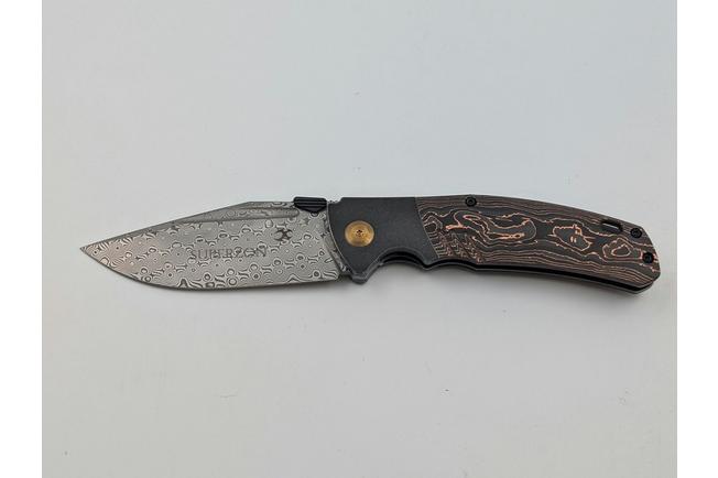 Image pour Kansept Hinterland K1057A3 Damascus, Blackwashed Titanium, Copper Carbon Fiber, couteau de poche, Morgan Koens design