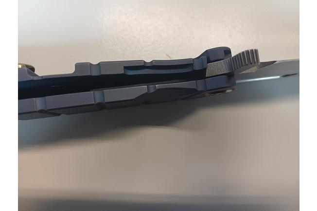 Image pour Medford USMC Fighter Flipper 26-UFF-05 Tumbled S35VN Blade, Blue Titanium Handles, Bronze Hardware and Pommel, couteau de poche