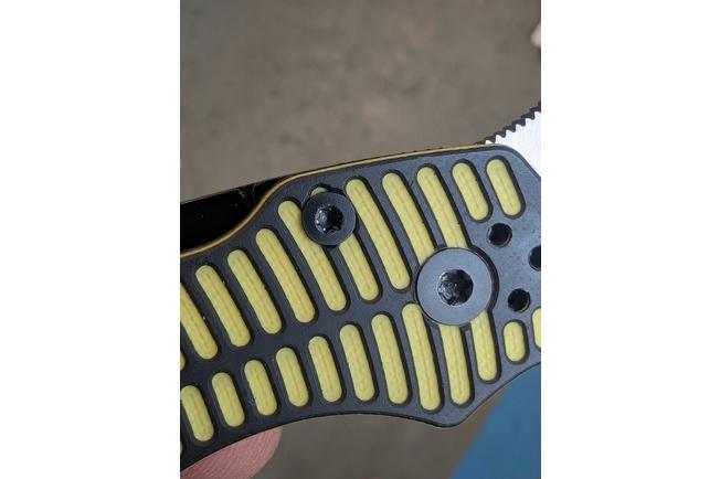 Image pour Spyderco Military 2 Salt C36GMCBKP2, Satin CPM MagnaCut, Yellow/Black G10, couteau de poche
