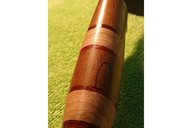 Afbeelding voor Helle Harding Rubin 200699, 2026 Limited Edition, Polished H3LS, Spalted Beechwood, Red Leather vaststaand mes