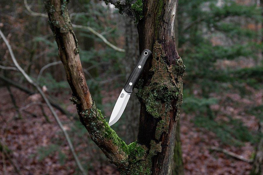 Survival knives vs bushcraft knives: what do you need to take into