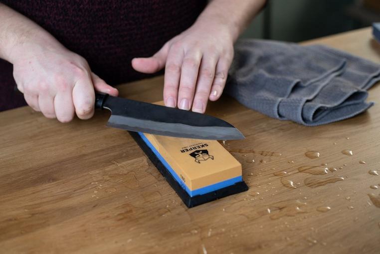 The Compact Mycro Knife Sharpener Will Give You a Nice Edge