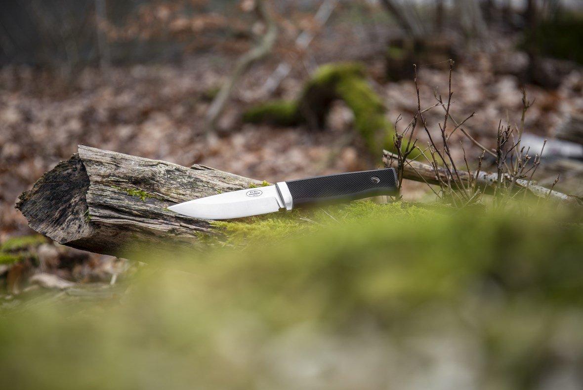 Basic Knife Safety: how do you safely use an outdoor knife?