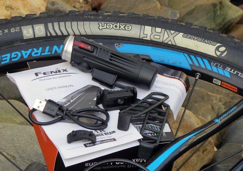 Linterna recargable para bicicleta Fenix BC21R: Reseña del Experto