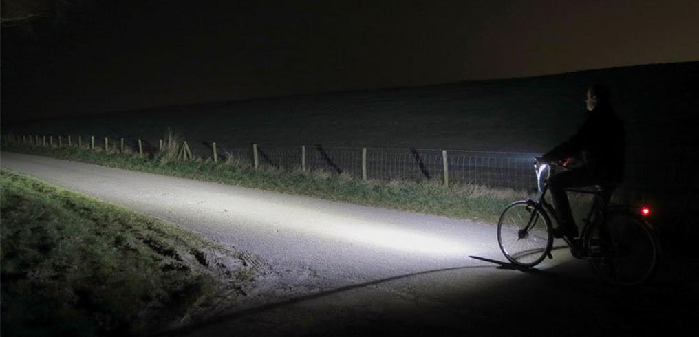 Fenix BC21R : une lampe de vélo rechargeable via USB avec une luminosité jusqu'à 880 lumens