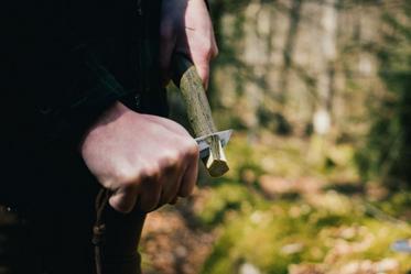 How to Choose the Best Bushcraft Knife: 5 Things to Know