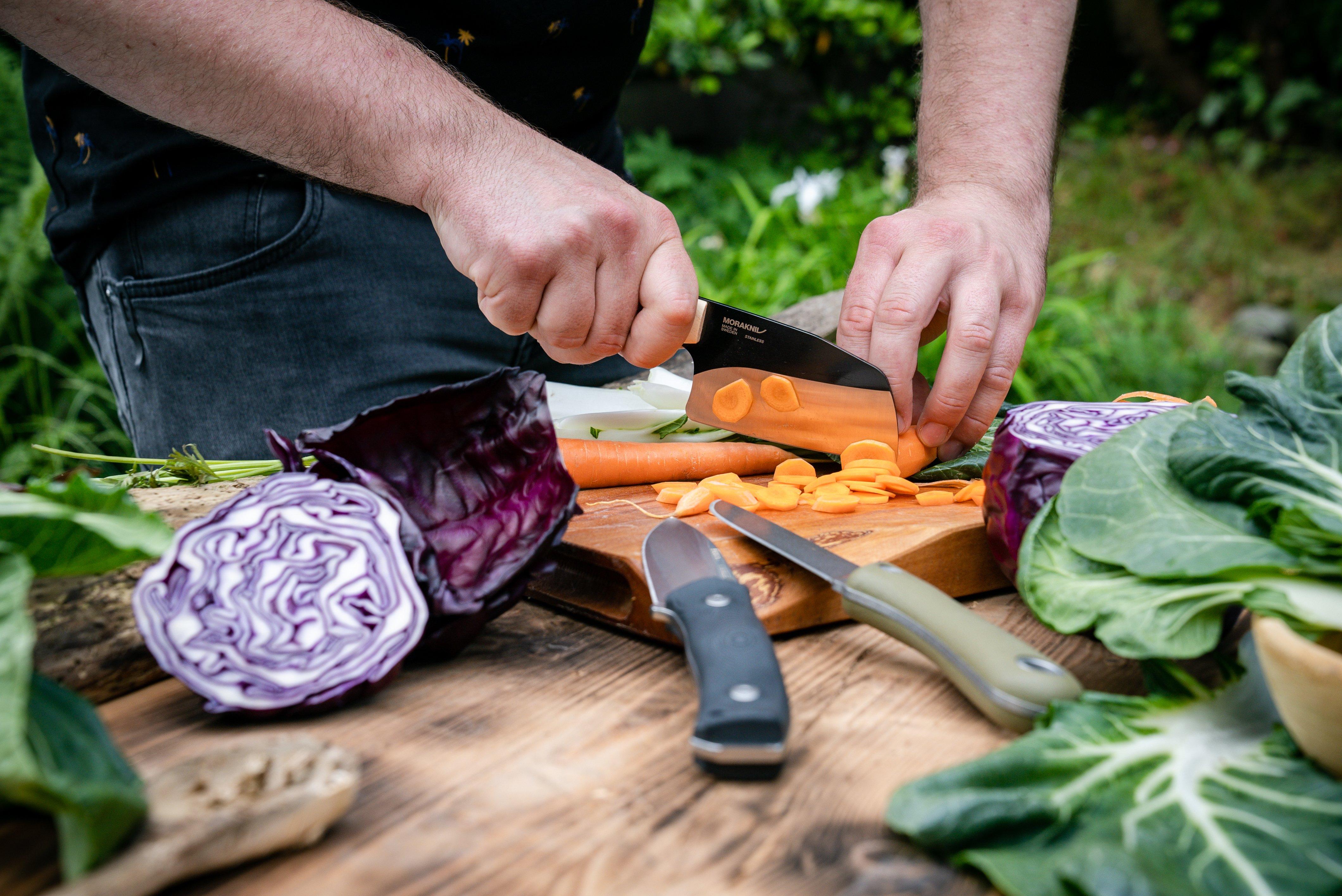Cuchillos de bushcraft para preparar comida