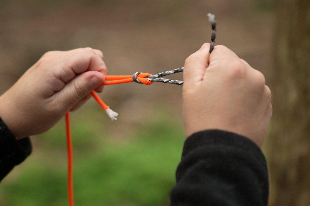 Learn how to tie paracord