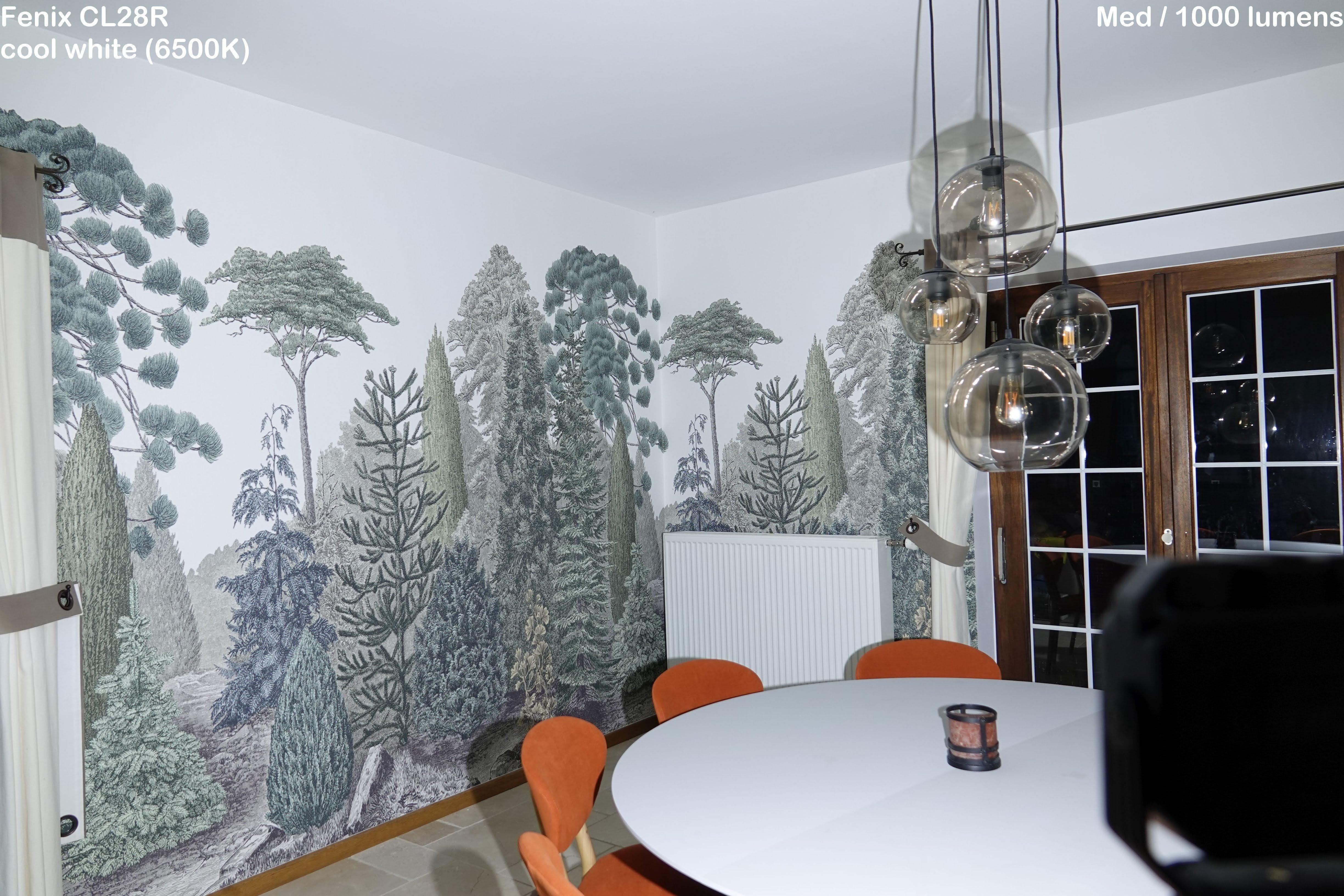 Fenix CL28R neutral white light