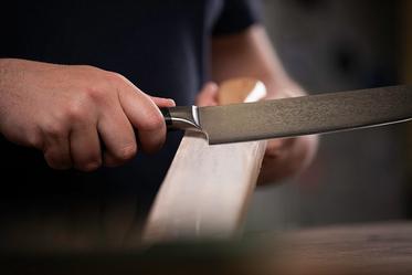How to: sharpening your knives with a HORL 2. Knivesandtools explains!