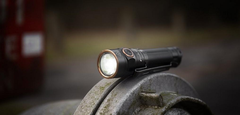 TRIO FIXE - ⬛Maglite Lampe Torche LED Rechargeable Ref: RL4019 Eclairage à  faisceau réglable Intérieur et extérieur anodisés Lampe torche  ultra-résistante Nouvel accu NiMH plus respectueux de l'environnement  Résistante aux intempéries 💵💵💵PRIX